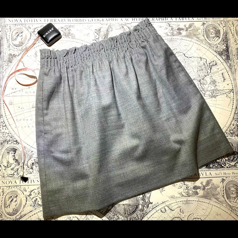 J crew sidewalk skirt size 4 gray… pockets!!!!